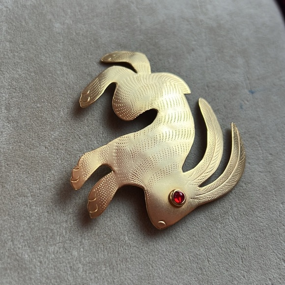 Gold tone Rabbit Pin - Picture 2 of 6